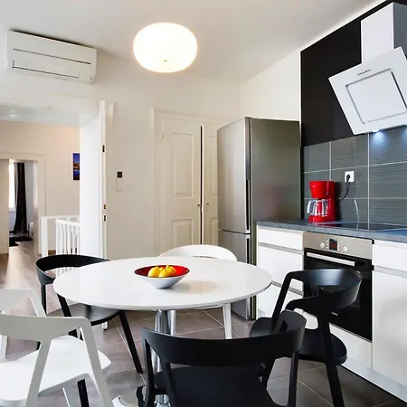 Arta Vela - Old Town Centre Zara