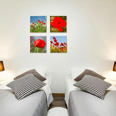 Divinity's - Old Town Center Apartment