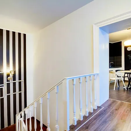 Divinity's - Old Town Center Apartment *
