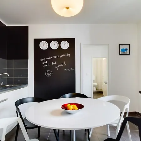 Divinity's - Old Town Center Apartment *