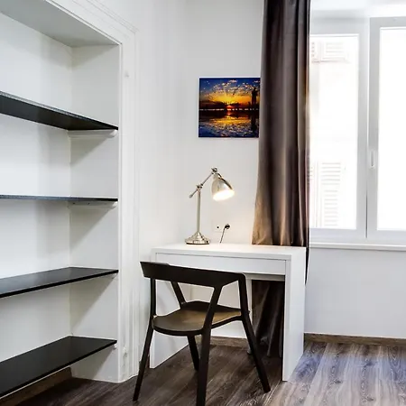 Divinity's - Old Town Center Apartment *