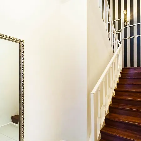 Divinity's - Old Town Center Apartment *
