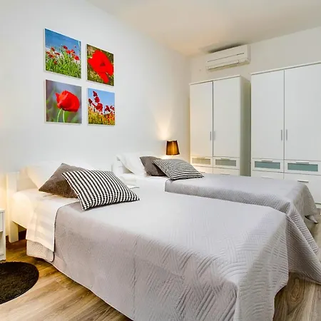 Arta Vela - Old Town Centre Apartment Zadar