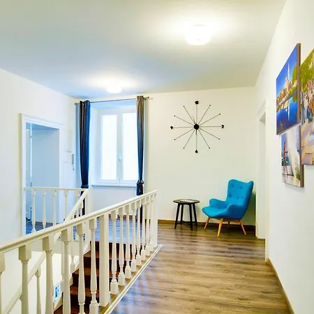 Divinity's - Old Town Center Apartment *
