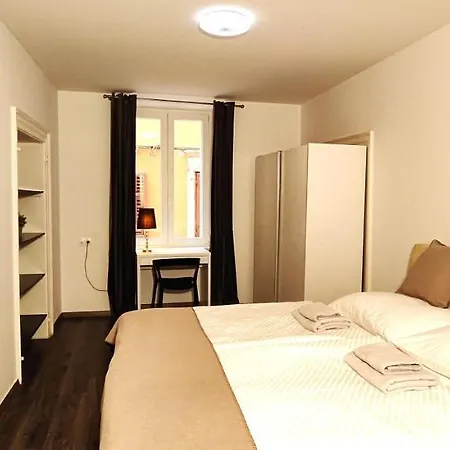 Arta Vela - Old Town Centre Apartment Zadar